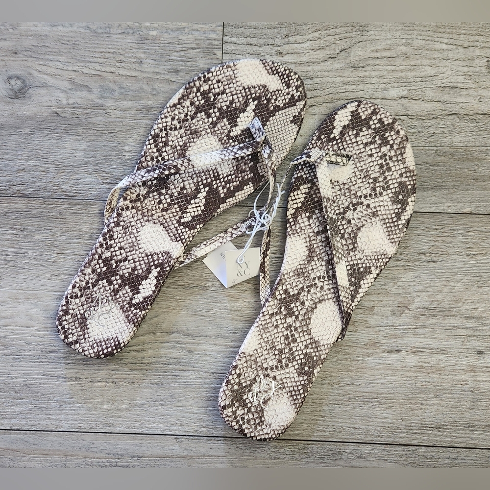 NY&C Womens Snakeskin Print Flip Flops